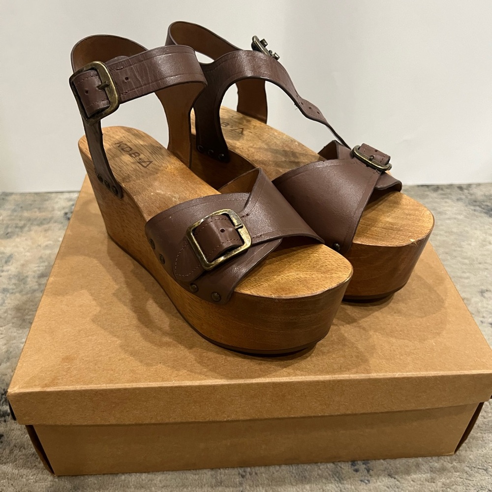Kelsi Dagger Brown Leather Wedges